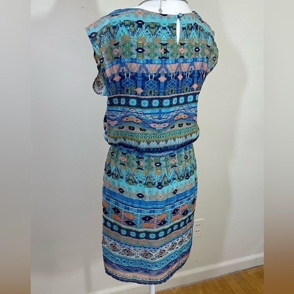 City Triangle’s sz sm dress in an abstract design. Sheer fabric with a lining - Picture 3 of 13